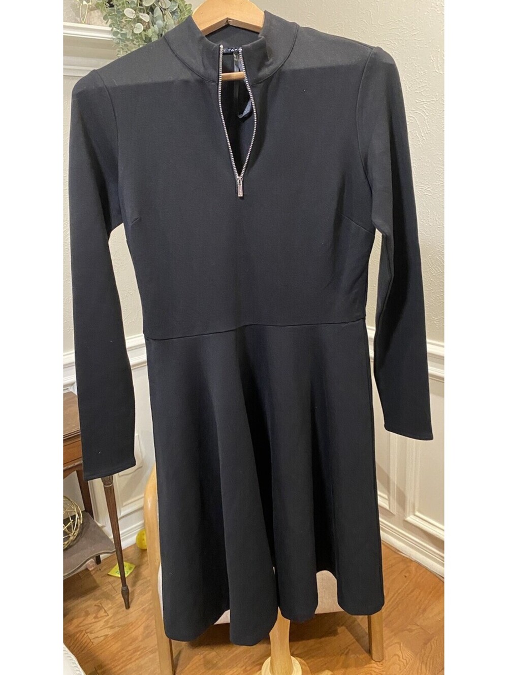 Tahari Sz. 4 Mock Neck Zip Fit & Flare Ponte Dress Black Long Sleeve 1/4 Zip